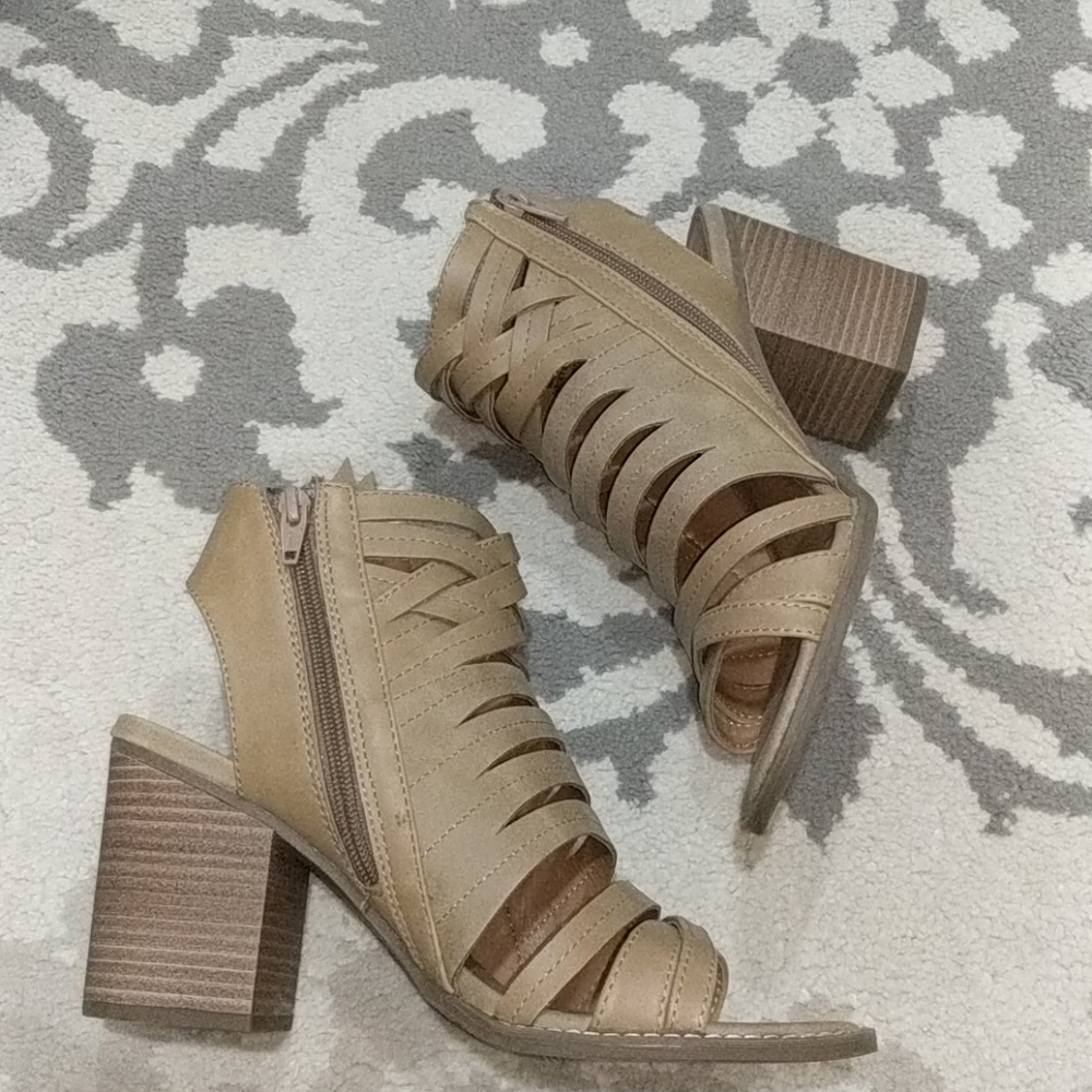 Sandals - Picture 2 of 5